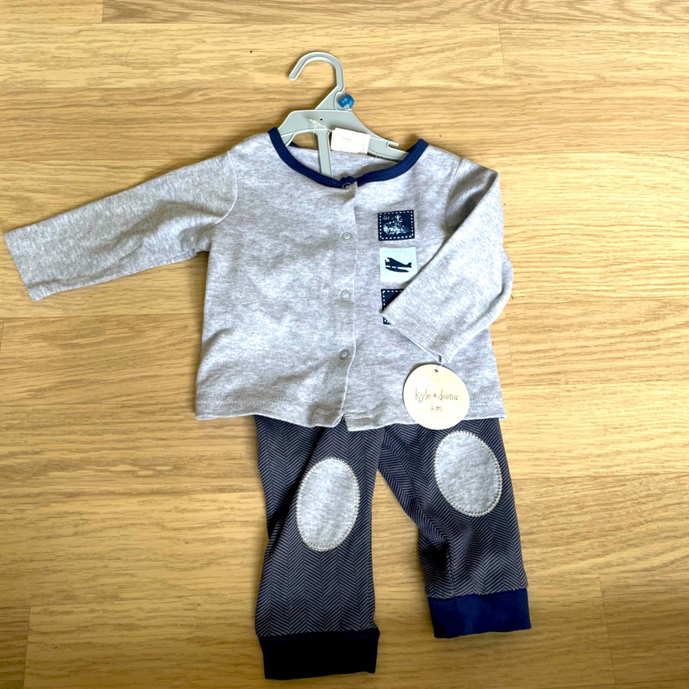 Kyle & deena 2-piece set 6-9 months. Long sleeve top and pants.